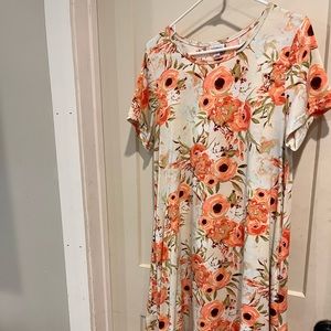 Cutest floral dress! Perfect for spring!
